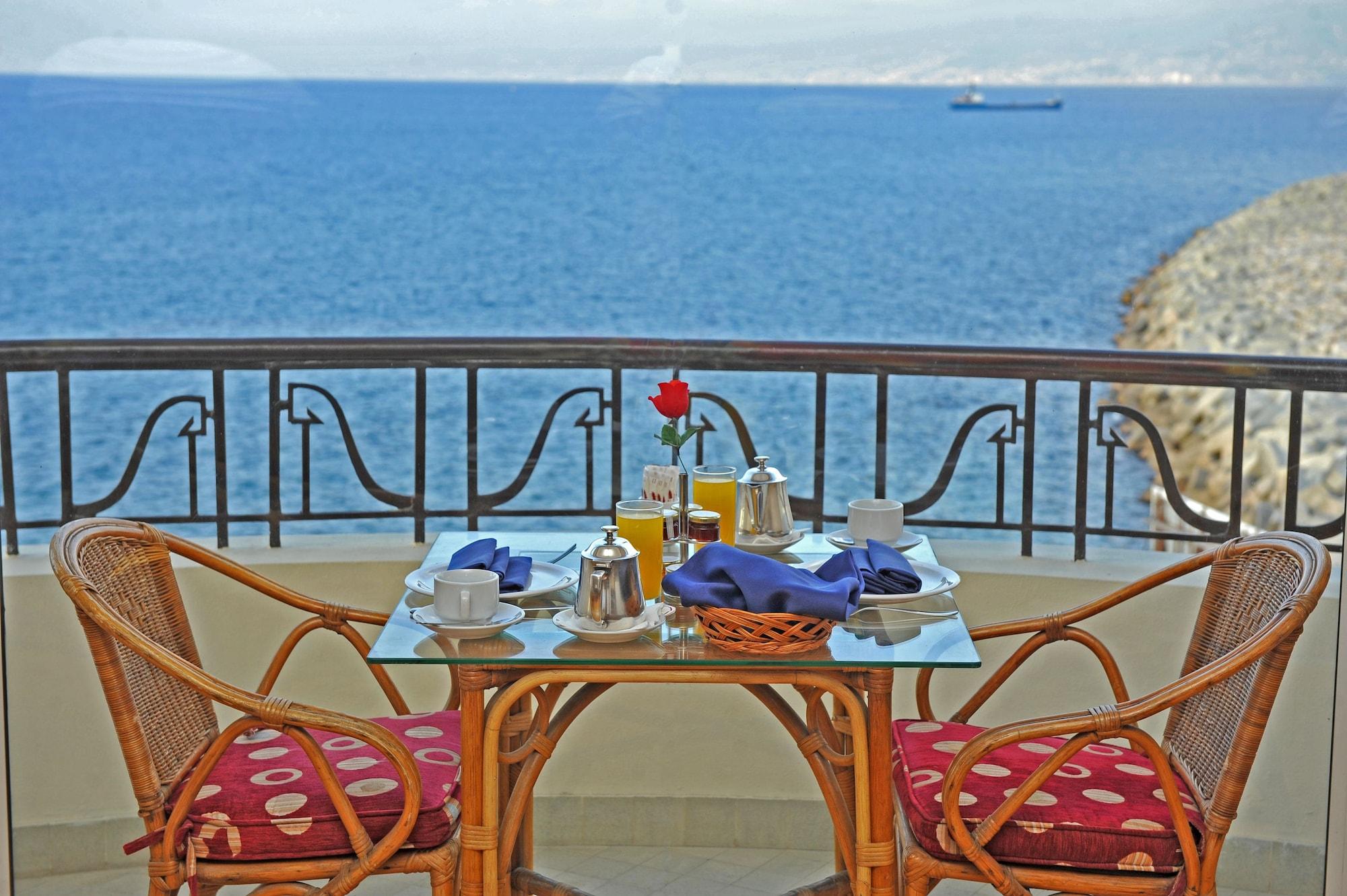 Warwick Palm Beach Hotel Бейрут Экстерьер фото