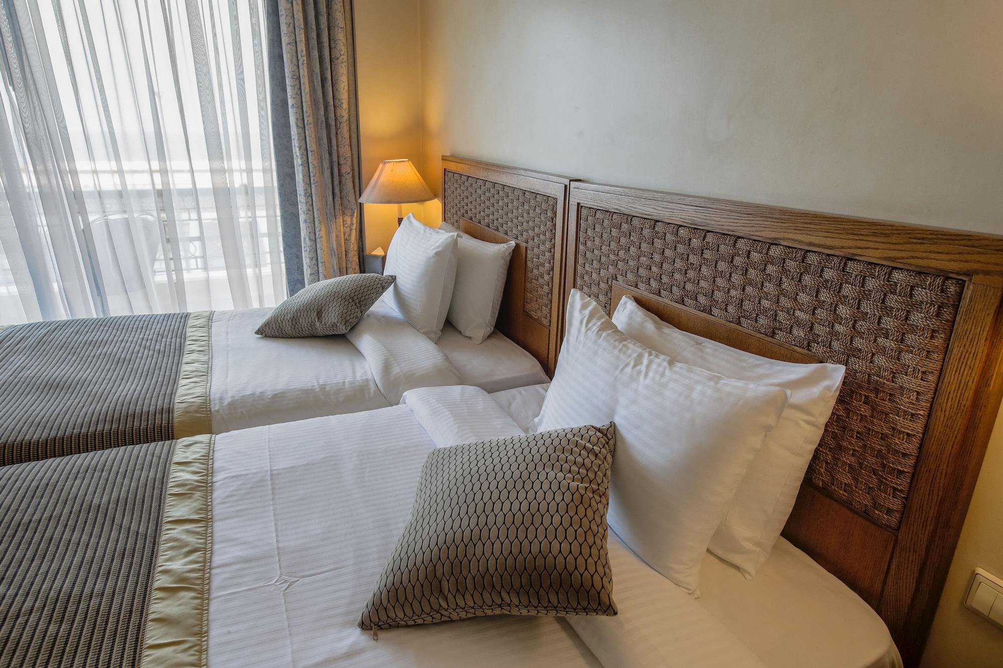 Warwick Palm Beach Hotel Бейрут Экстерьер фото