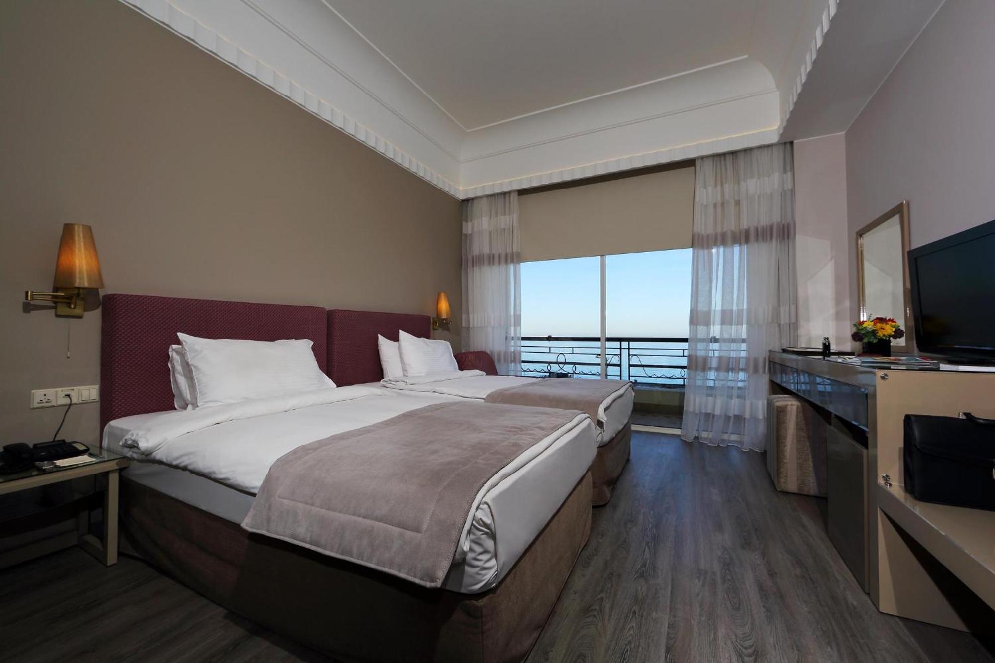 Warwick Palm Beach Hotel Бейрут Номер фото