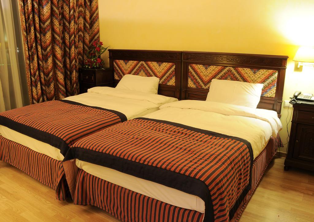 Warwick Palm Beach Hotel Бейрут Экстерьер фото